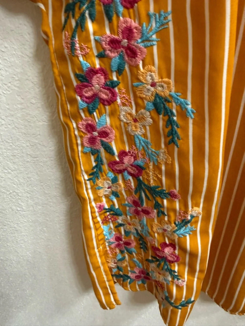 Savanna Jane Cute Mustard Yellow Striped Embroidered V-Neck Top Size S - Picture 5 of 8